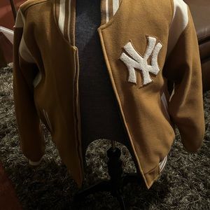 New York Yankee letterman jacket size 48 fit like Xl